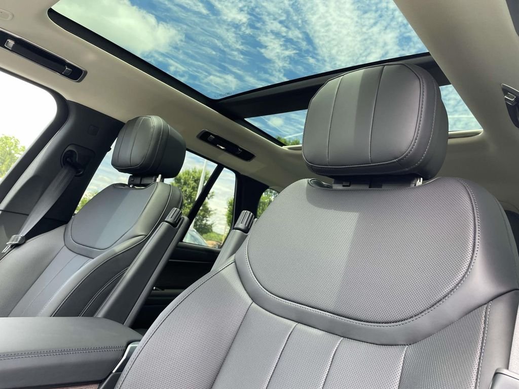 New 2026 Carpathian Grey Land Rover SE image 15
