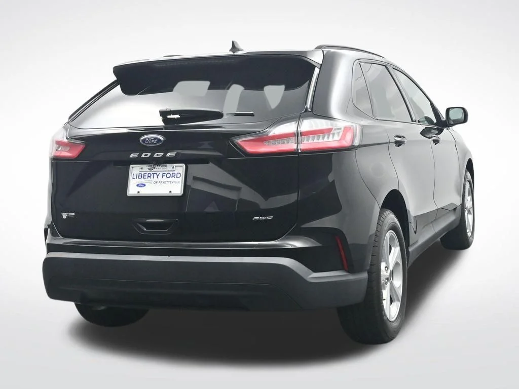 Used 2023 Black Metallic Ford SE image 7