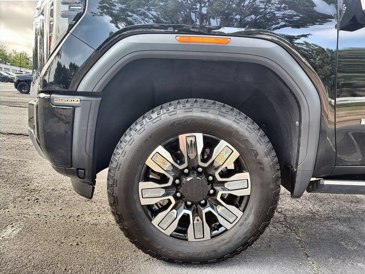 Used 2024 Onyx Black GMC Denali image 28