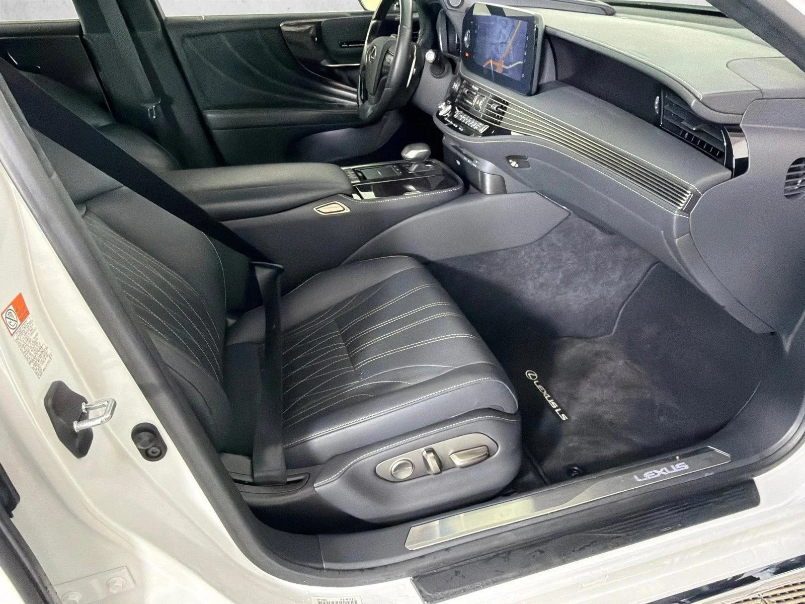 Used 2022 White Lexus LS 500 image 15