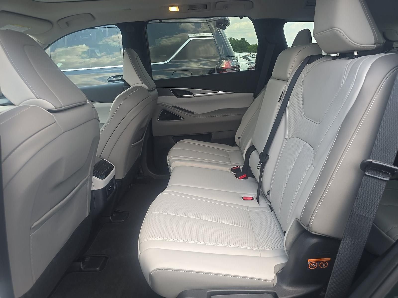 Certified Used 2026  INFINITI LUXE image 10