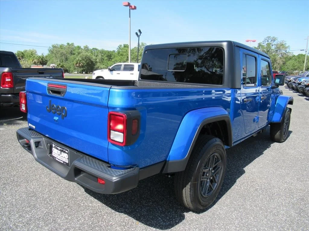 New 2026 Hydro Blue Pearl-Coat Exterior Paint Jeep Sport S image 7