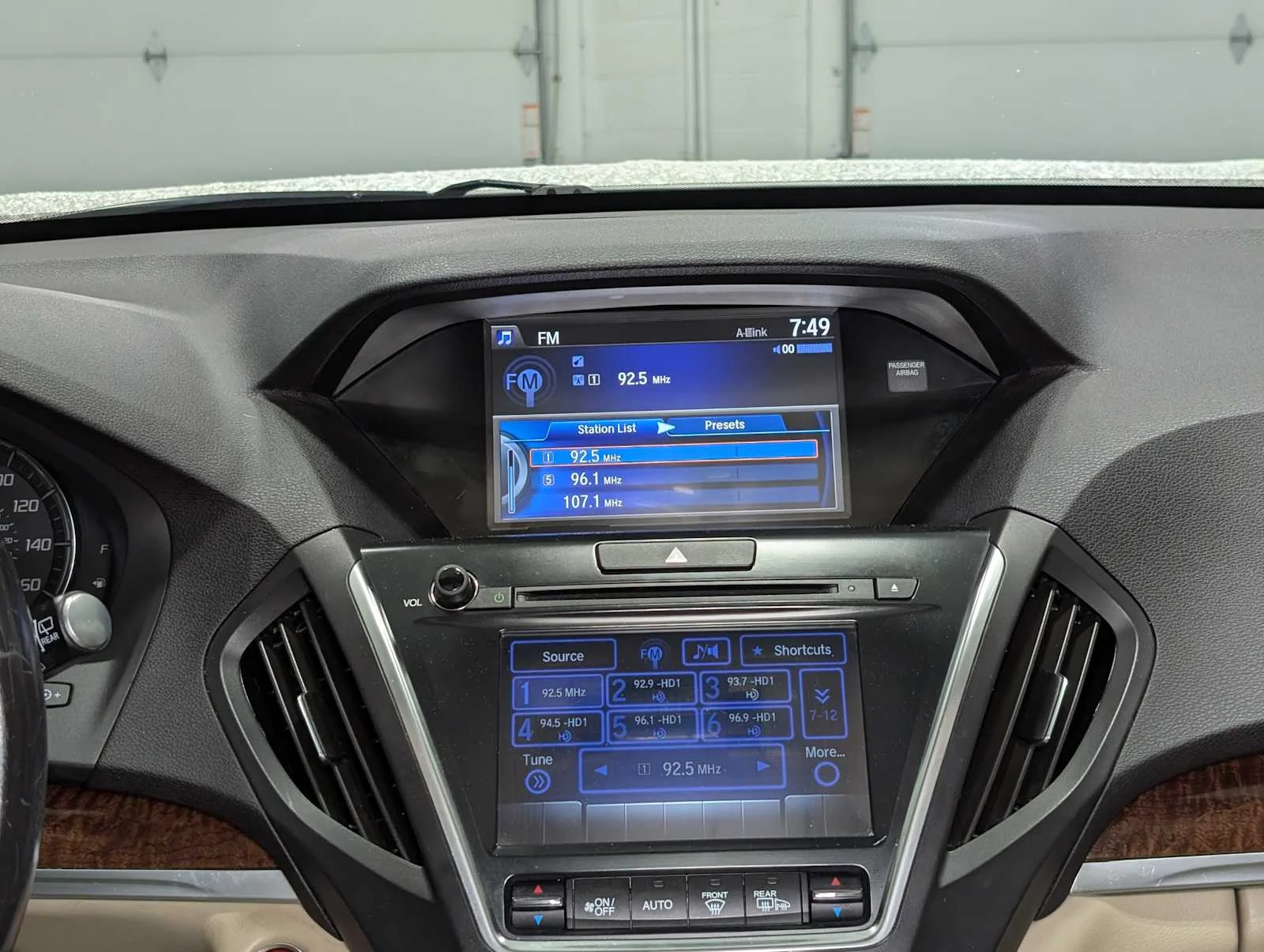 Used 2017 White Diamond Pearl Acura w/Technology Pkg image 18