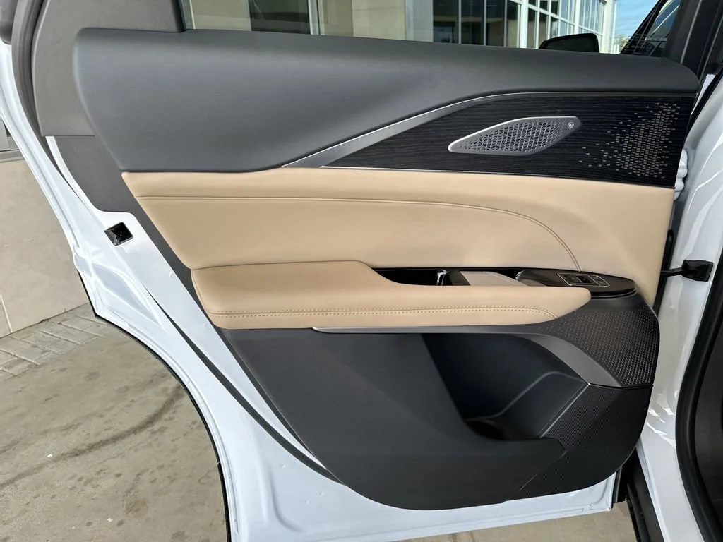 2026 Cadillac LYRIQ Signature Sport - Photo 23