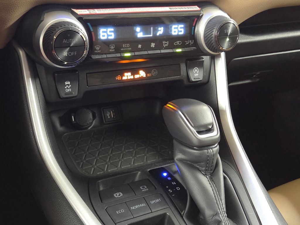 Used 2025 Beige Toyota XLE Premium image 27