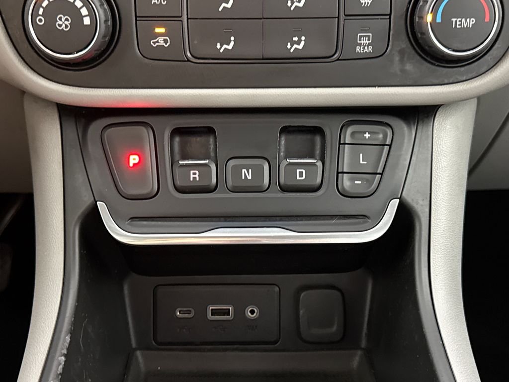 Used 2019 White GMC SLE image 18