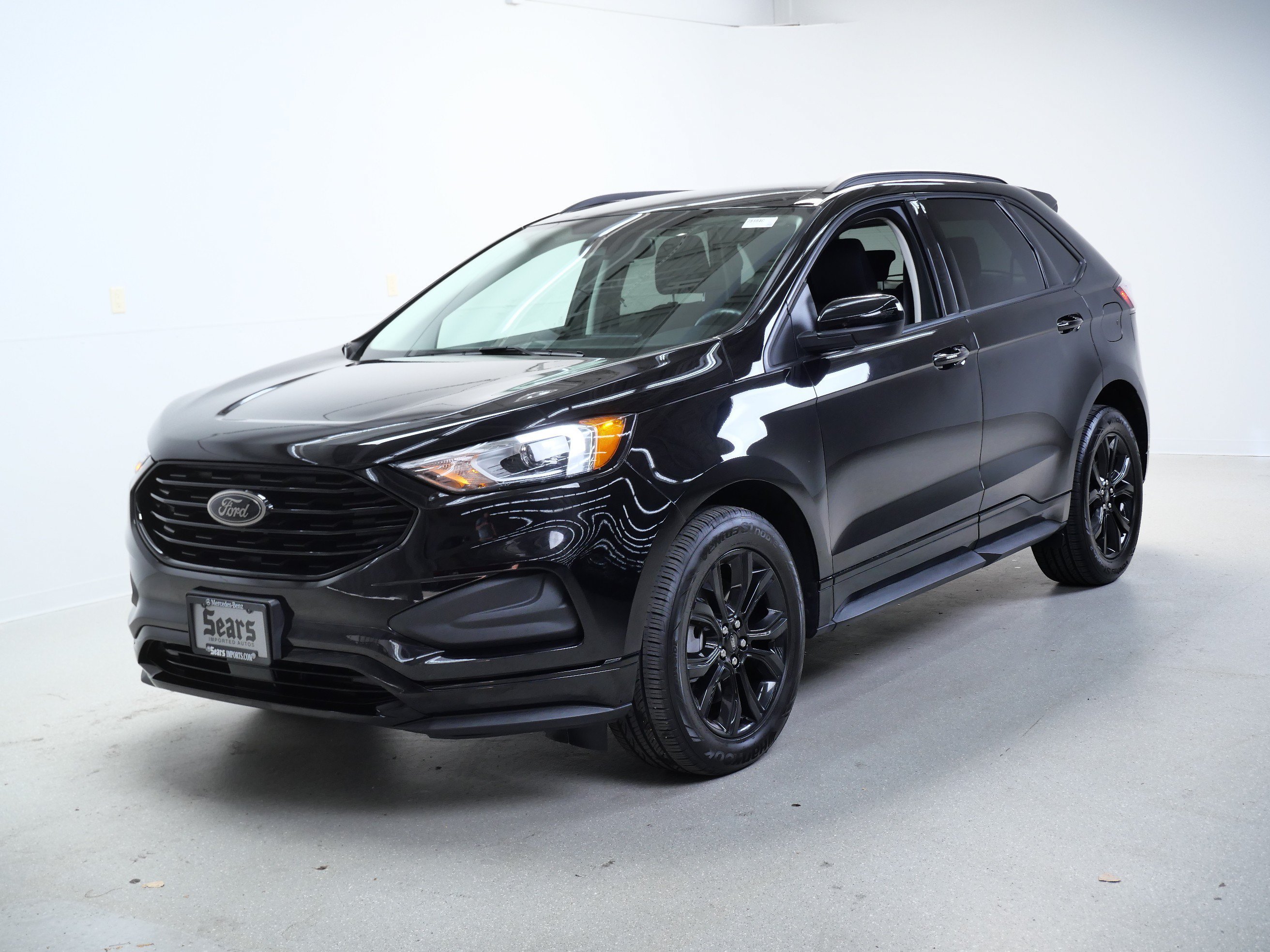 Used 2022 Black Ford SE image 7