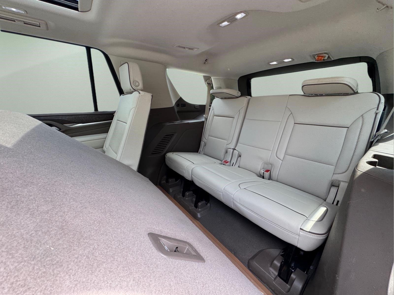 Used 2022 White Frost Tricoat GMC Denali image 16