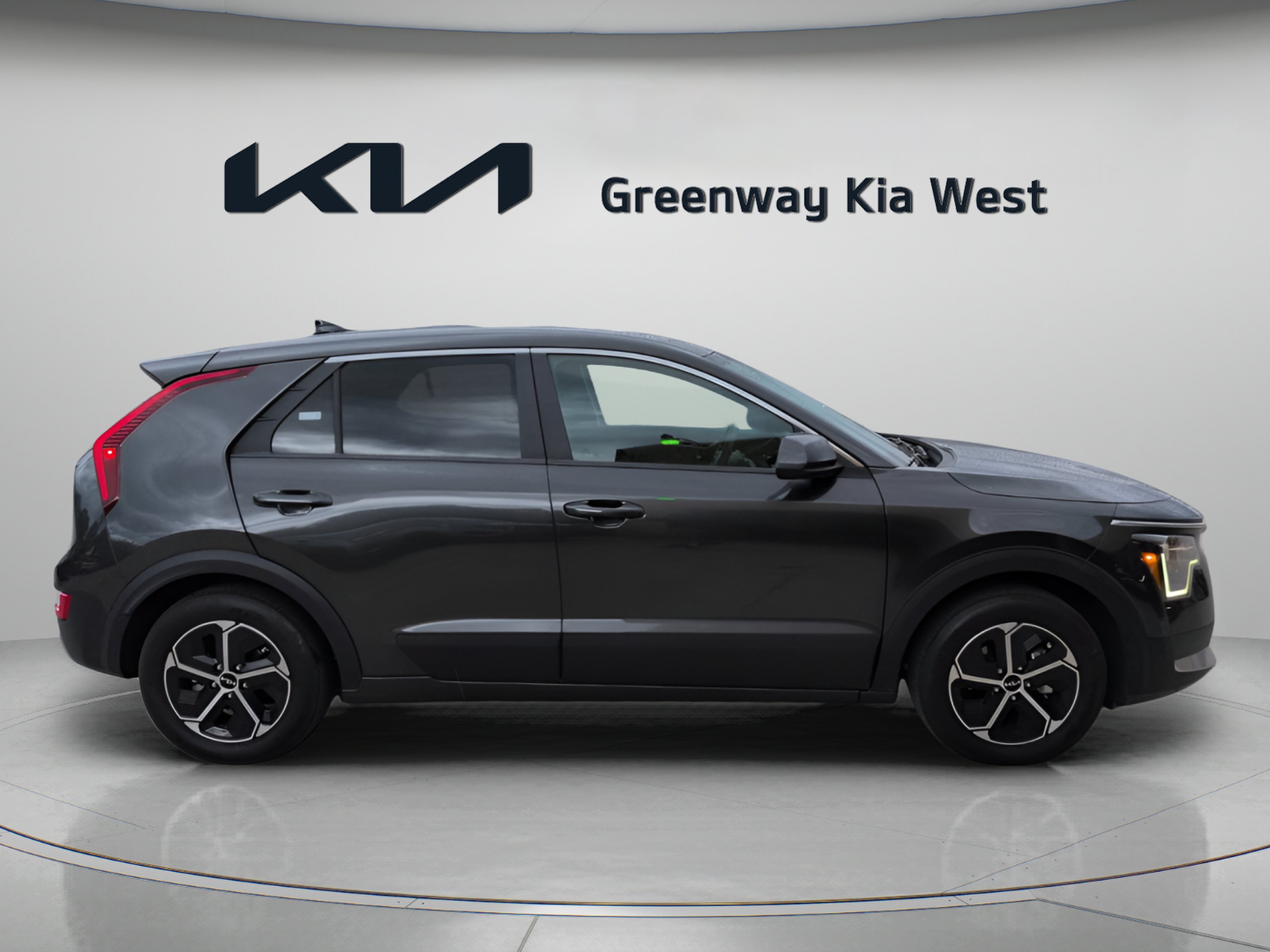 Certified Used 2024 Graphite Gray Kia LX image 9