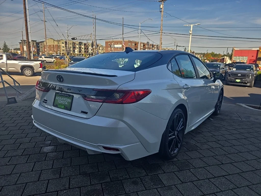 New 2026 Wind Chill Pearl with Midnight Black Metallic roof Toyota XSE image 5