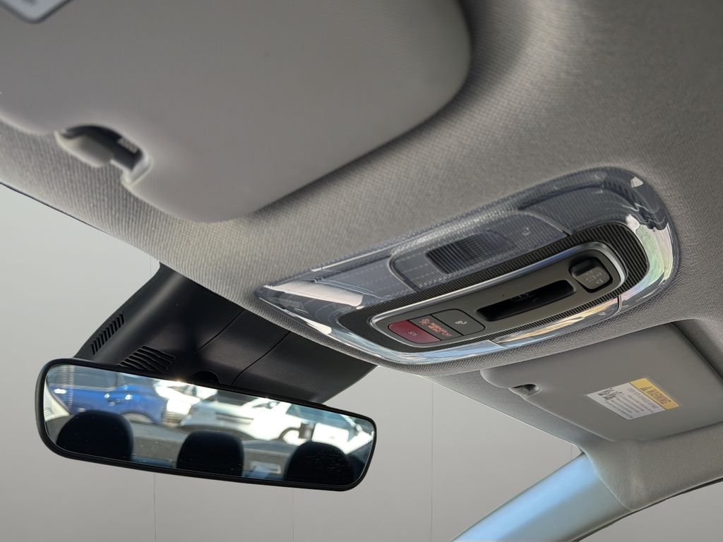 2025 Hyundai Elantra Limited - Photo 36
