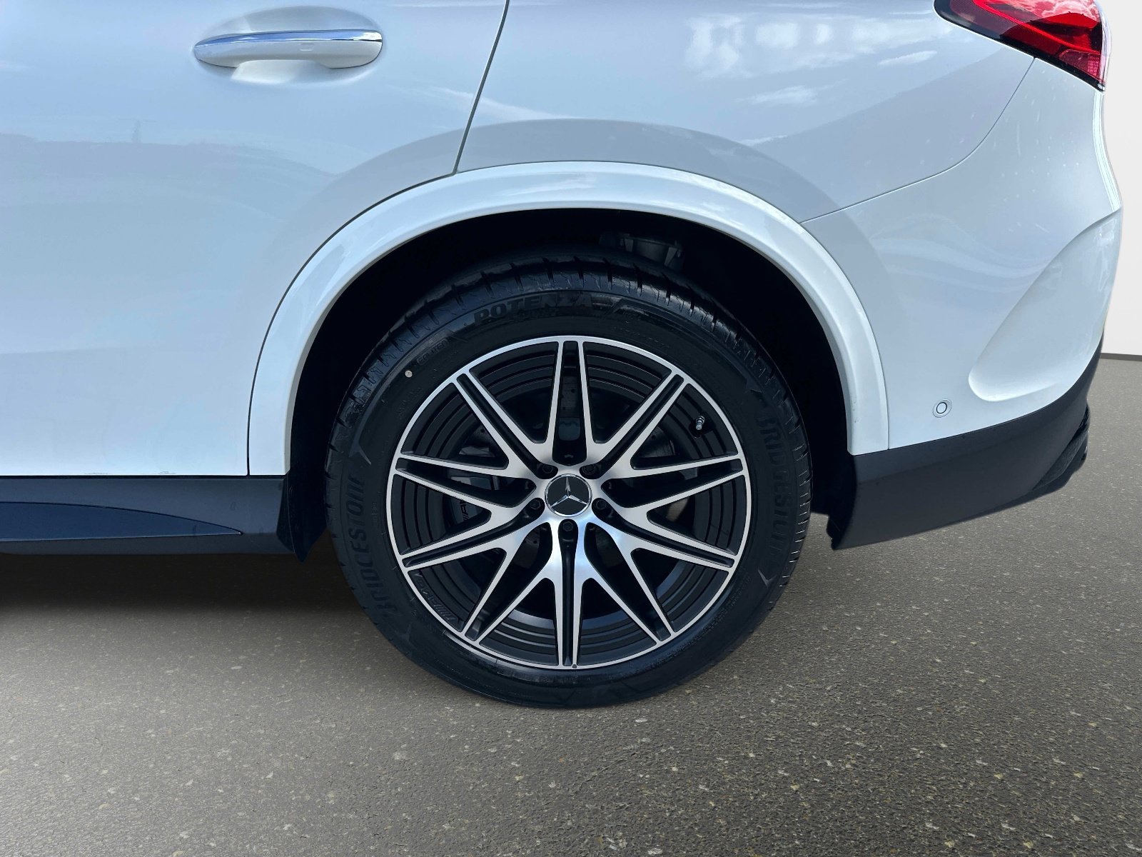 2025 Mercedes-Benz GLC AMG GLC43 - Photo 11