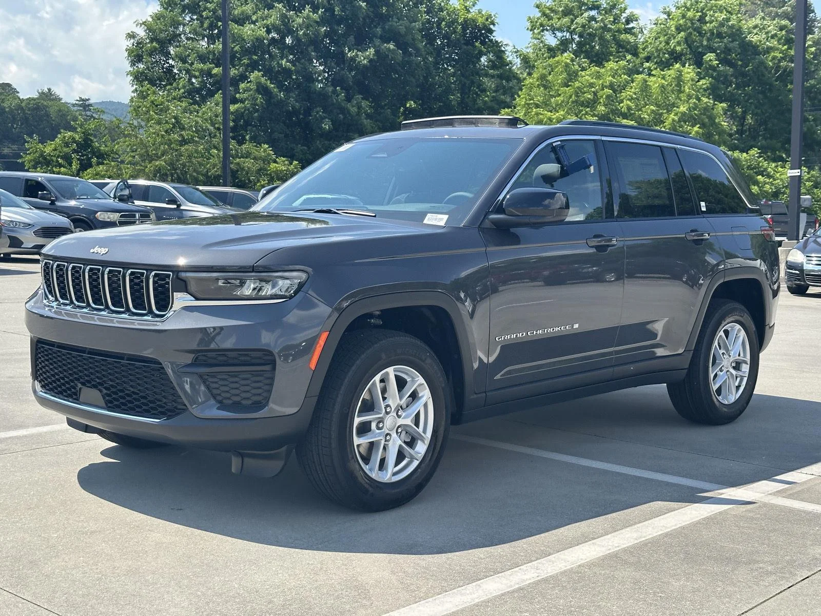 New 2026 Baltic Gray Metallic Clearcoat Jeep Laredo X image 3