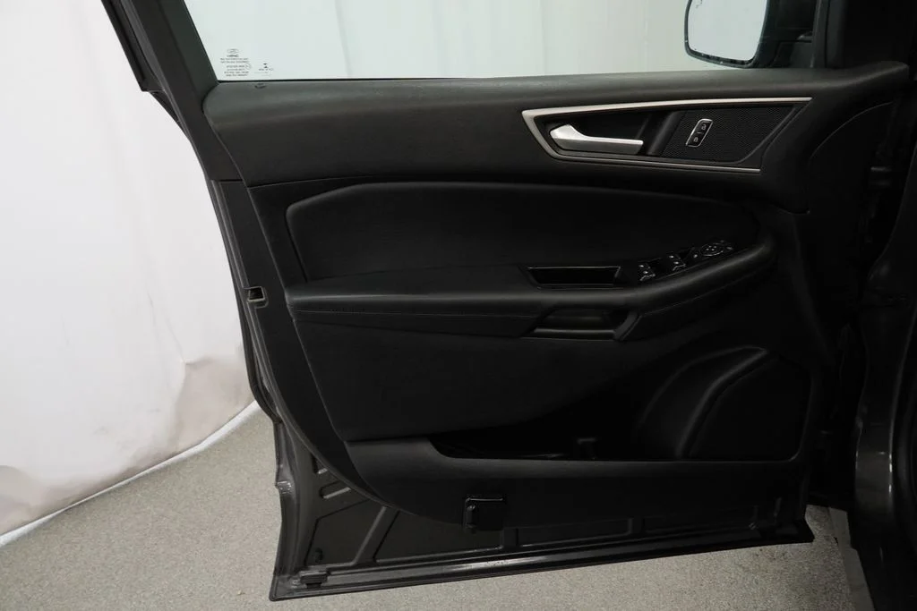 Used 2019 Gray Ford SEL image 22