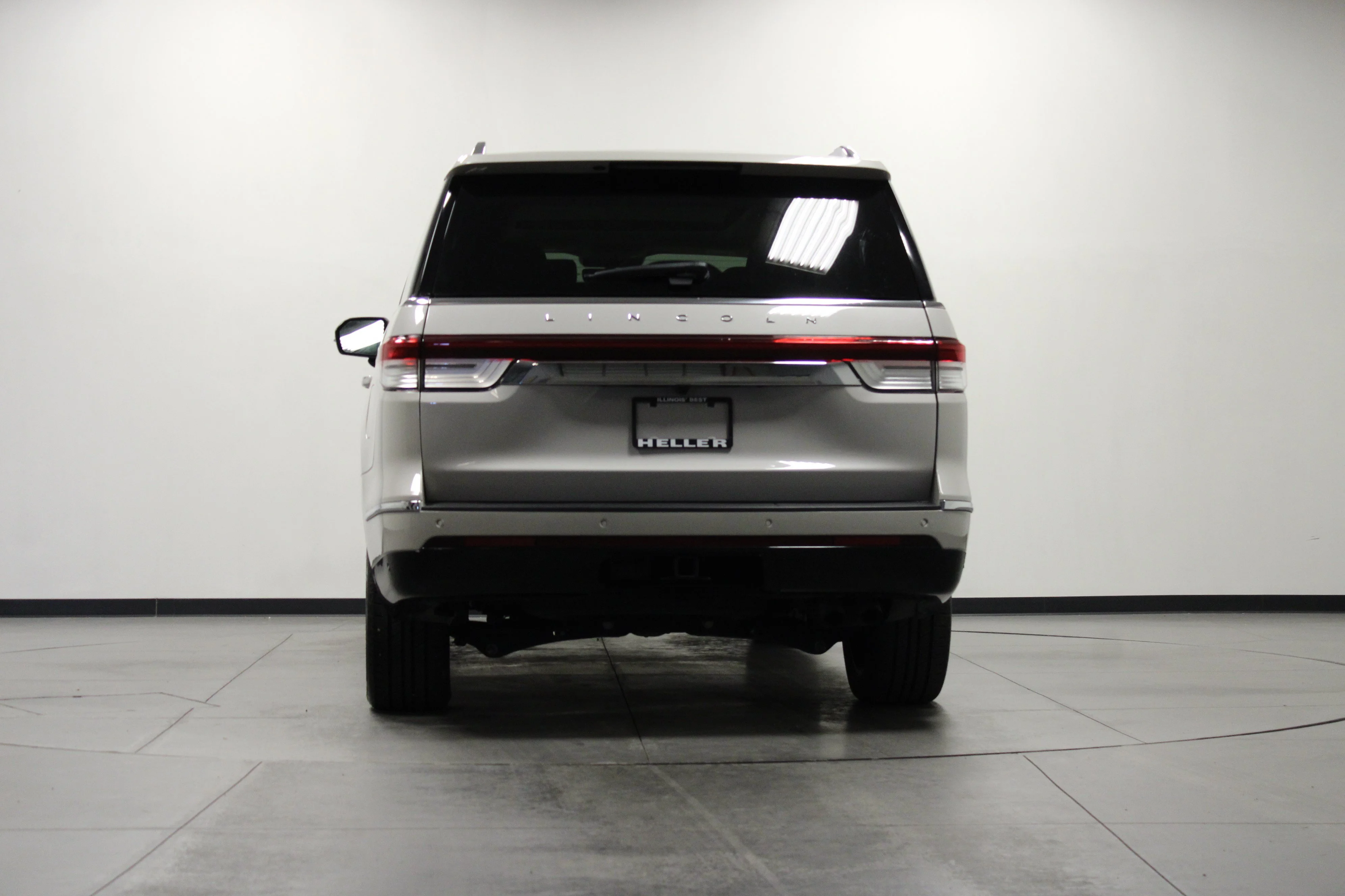 Used 2024 Ceramic Pearl Metallic Tri-Coat Lincoln Reserve image 5