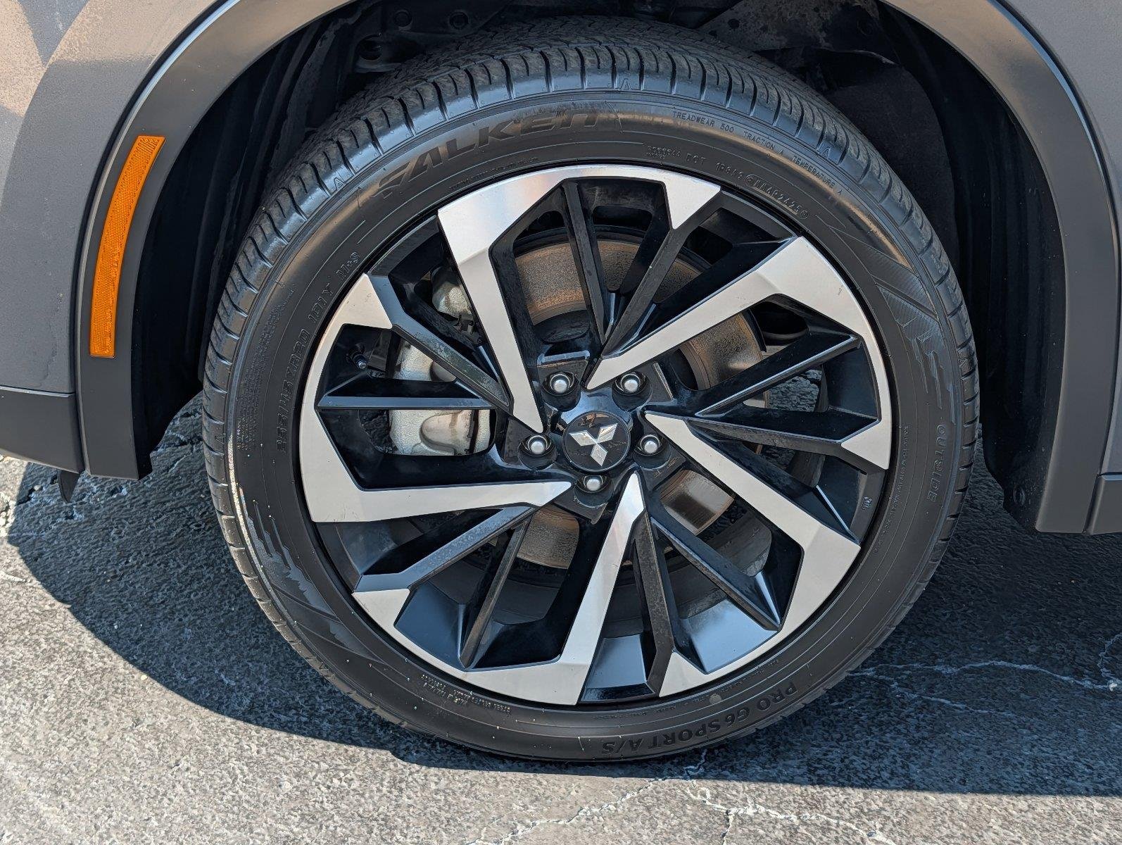 Used 2024 Alloy Silver Metallic Mitsubishi SE image 9