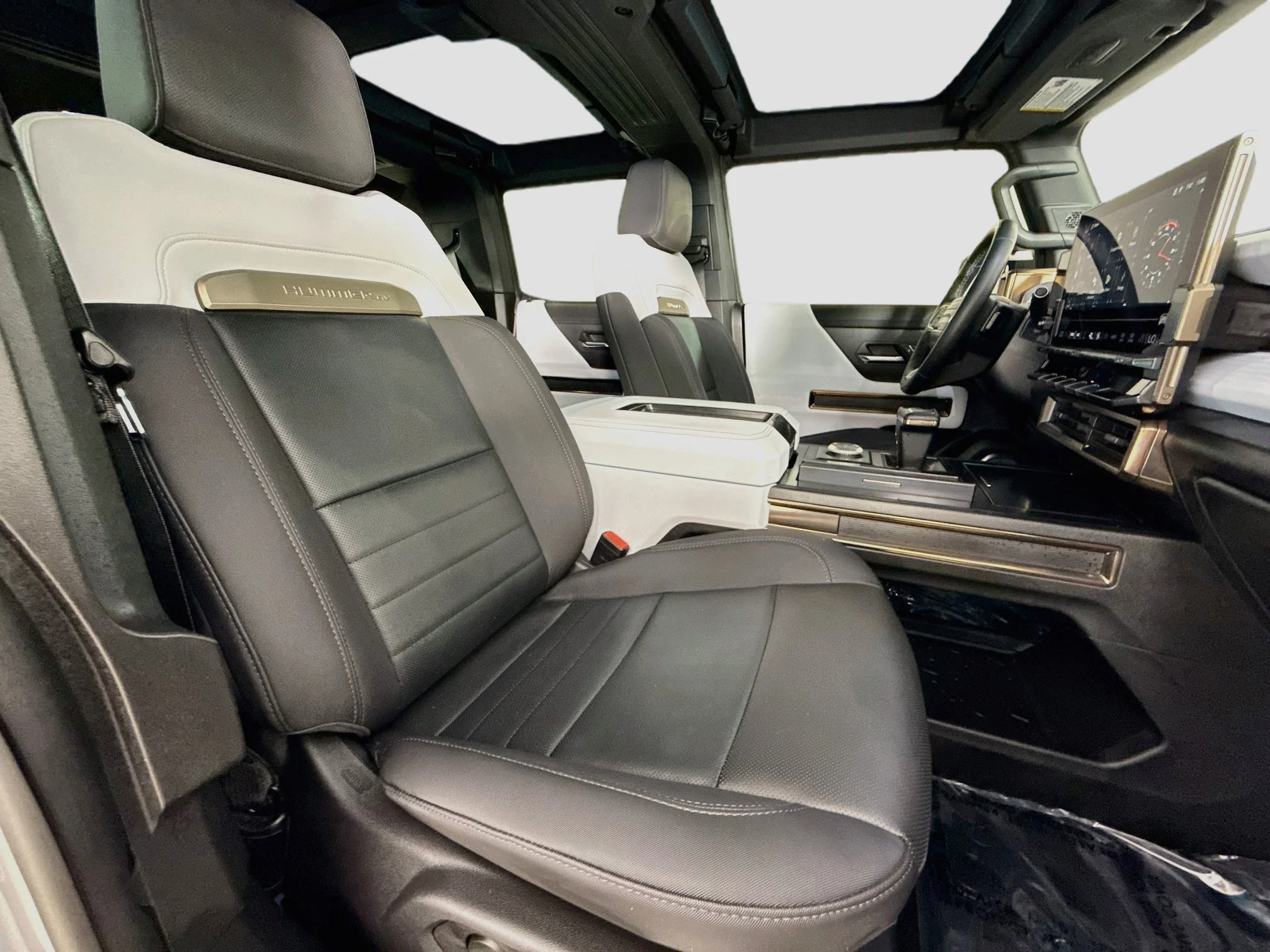 Used 2024 Meteorite Metallic (Grey) GMC 2X image 31
