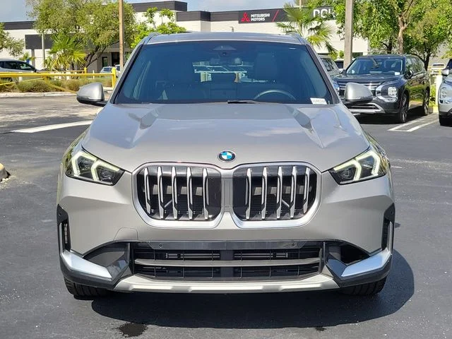 Used 2025 Silver BMW xDrive28i image 2