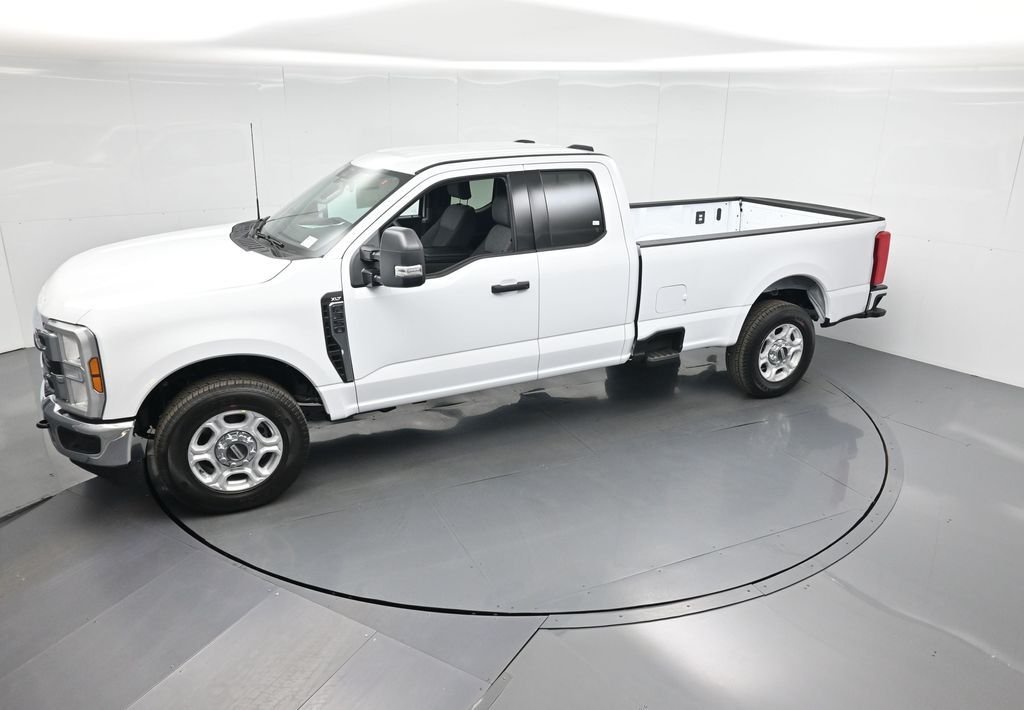 New 2026 Oxford White Ford XLT image 40