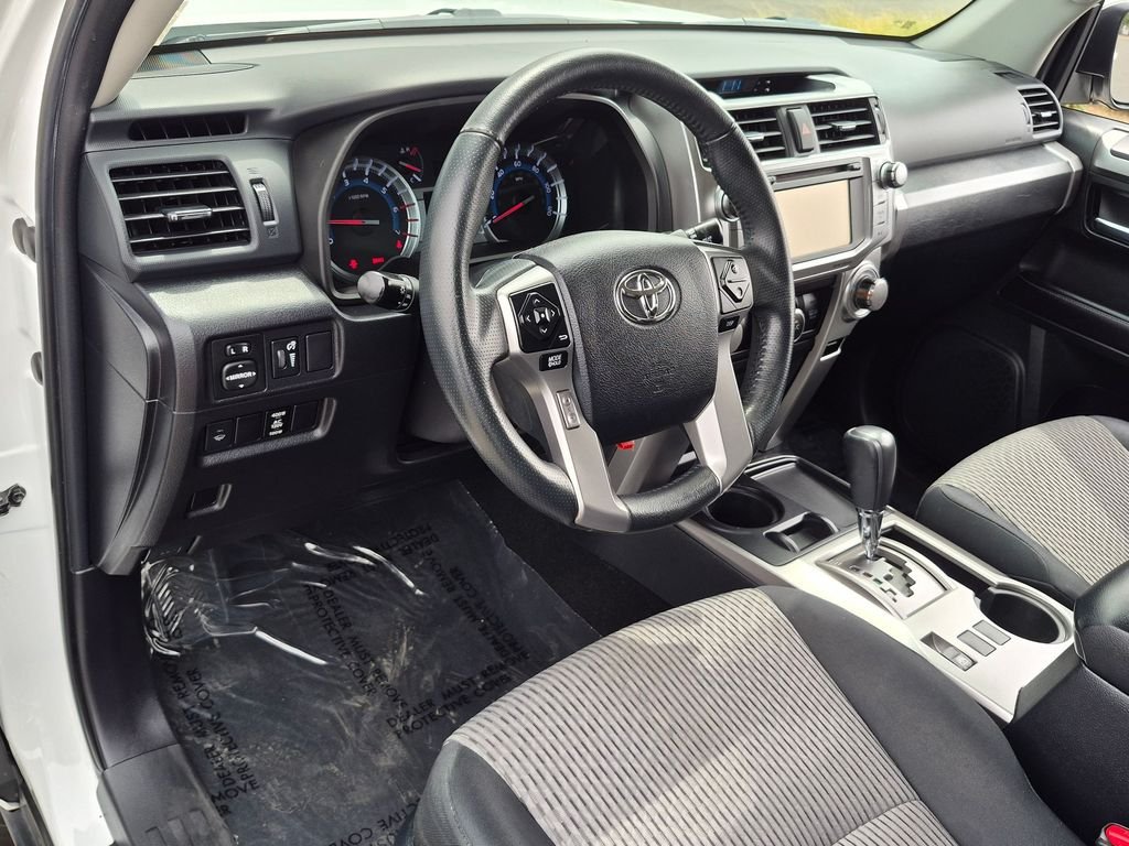 Used 2016 White Toyota SR5 image 8