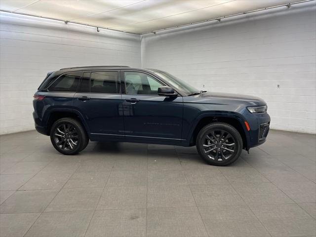 New 2026 Fathom Blue Pearl-Coat Exterior Paint Jeep Limited image 2