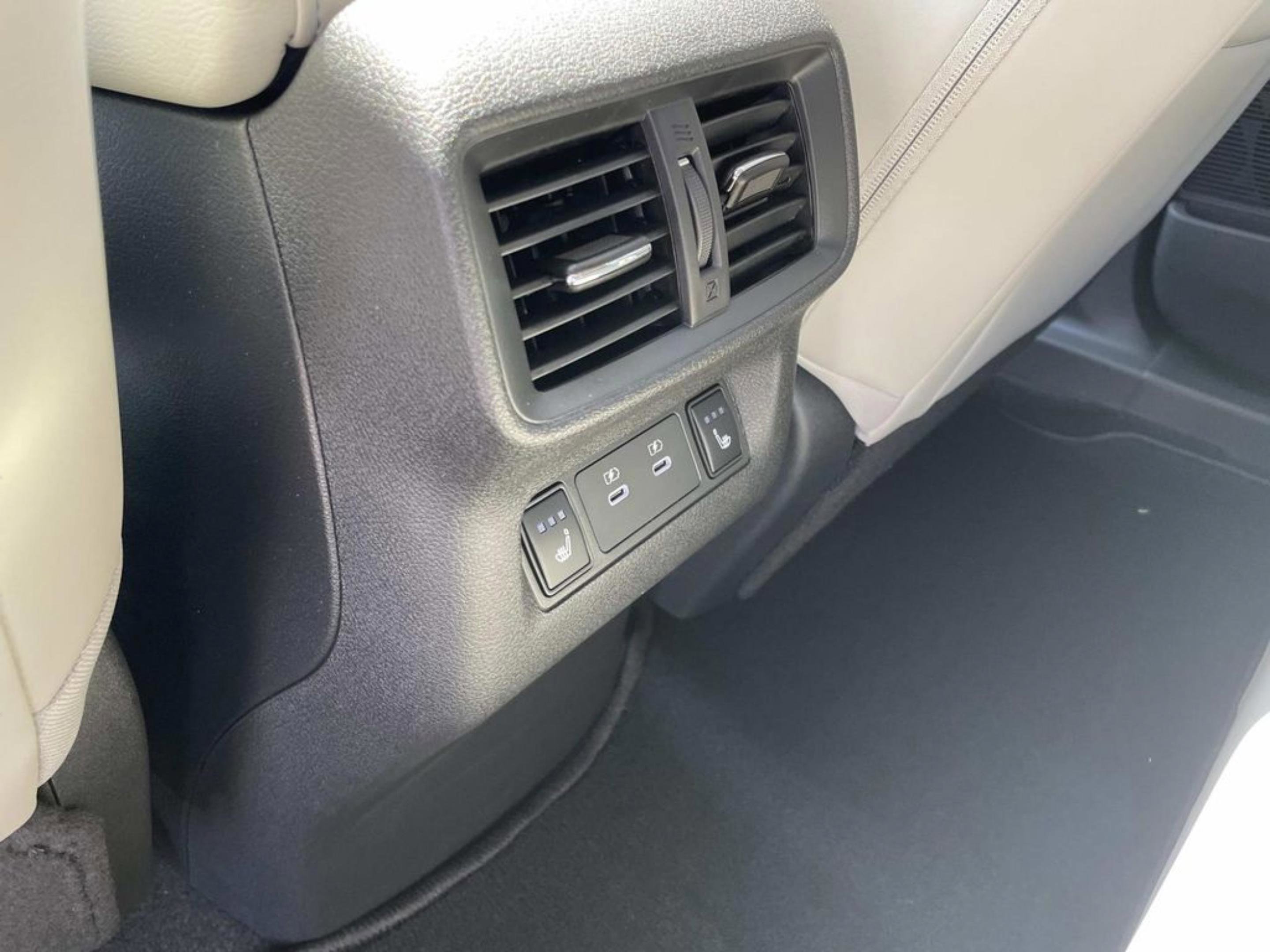 New 2026 Everest White Pearl TriCoat / Super Black Two-tone Nissan Platinum image 10