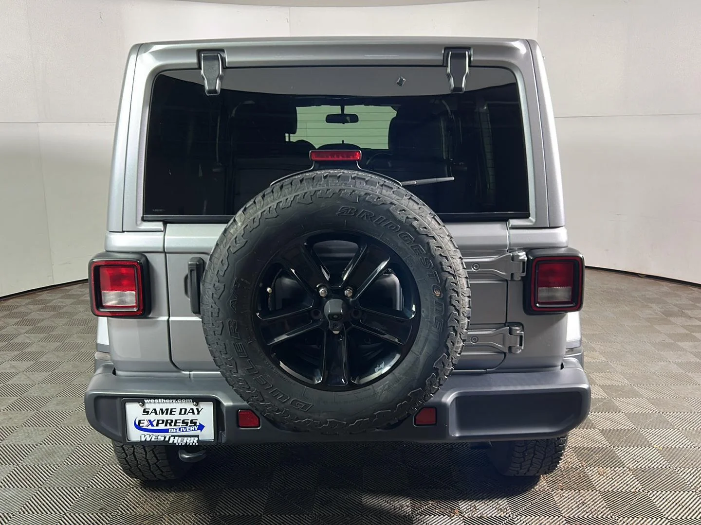 Used 2021 Billet Silver Metallic Clearcoat Jeep Unlimited Sahara Altitude image 7