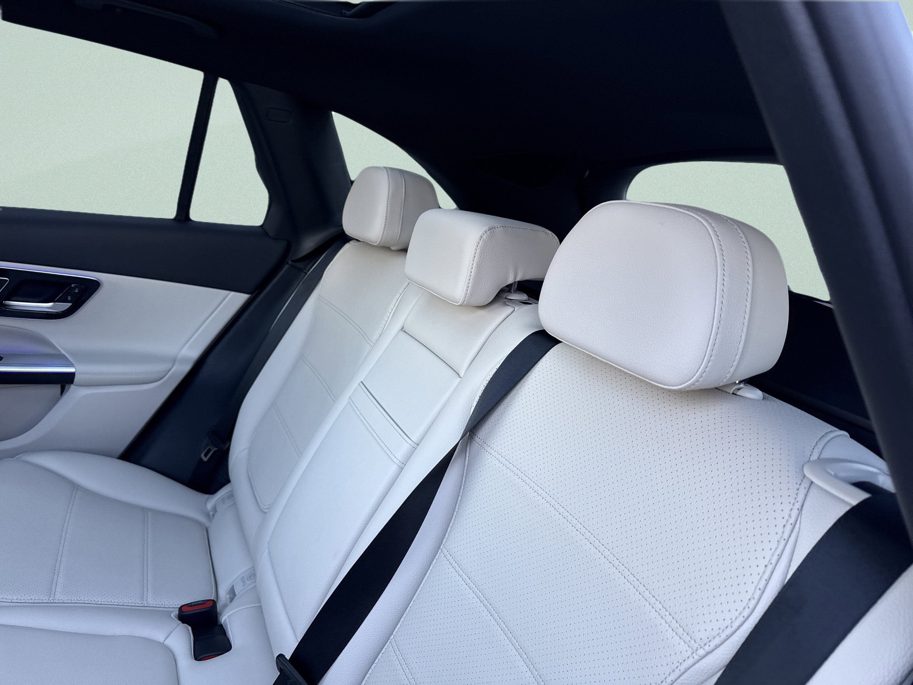 Used 2026 Polar White Mercedes-Benz GLC 300 image 23