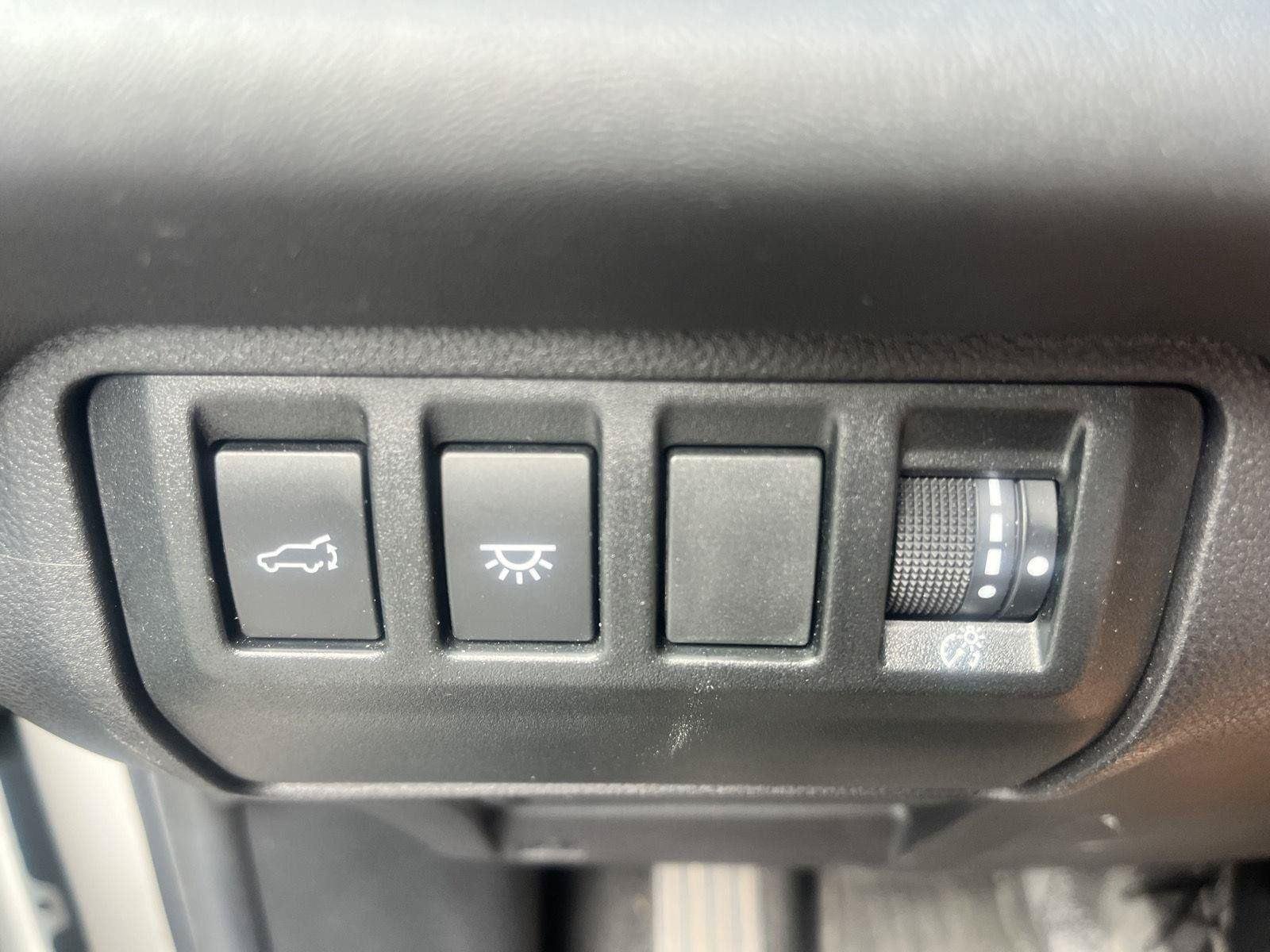 Used 2024 Crystal White Pearl Subaru Touring image 26