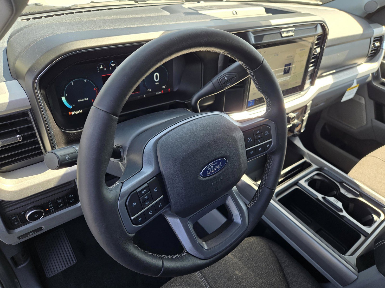 New 2027 Oxford White Ford F-350® XLT image 11