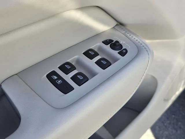 2023 Volvo XC60 Plus - Photo 24