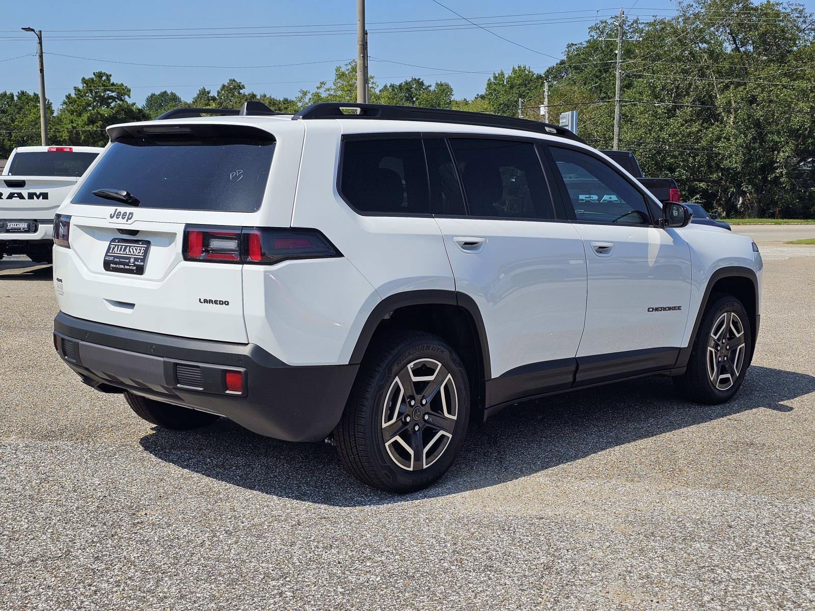 New 2026 Bright White Clear-Coat Exterior Paint Jeep Laredo image 8