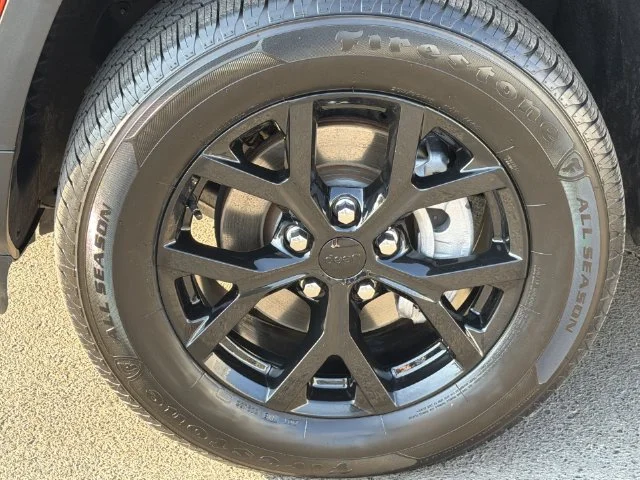 Used 2024 Gray Jeep Altitude image 16