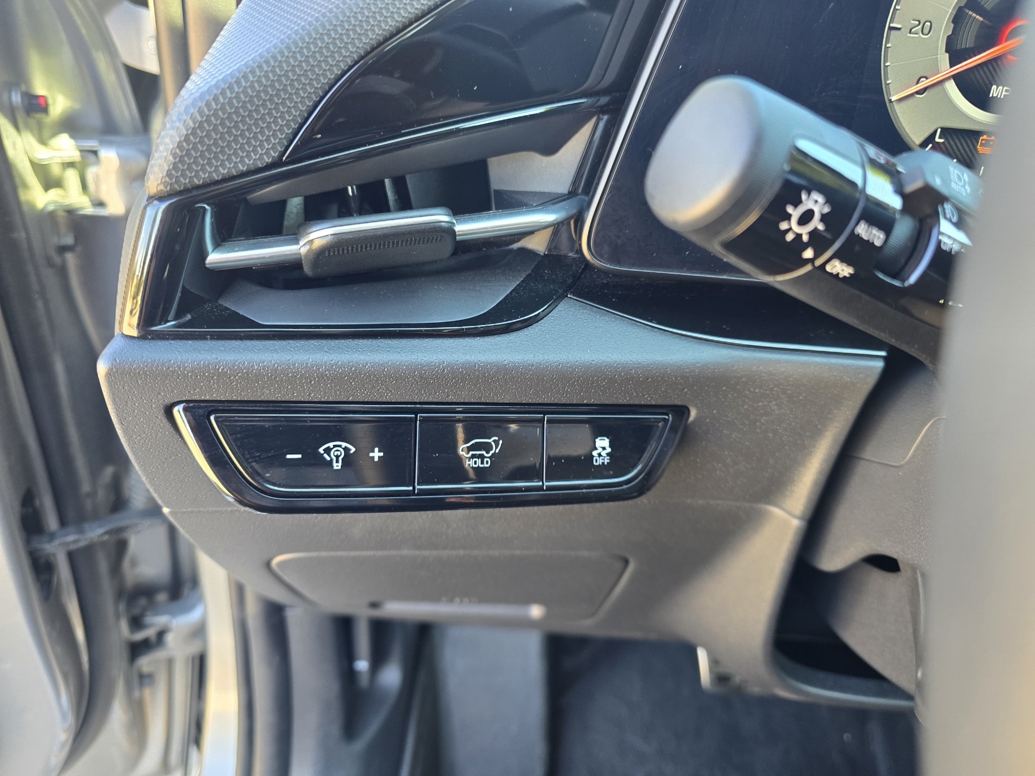 Used 2023 Steel Gray Kia Wave image 17