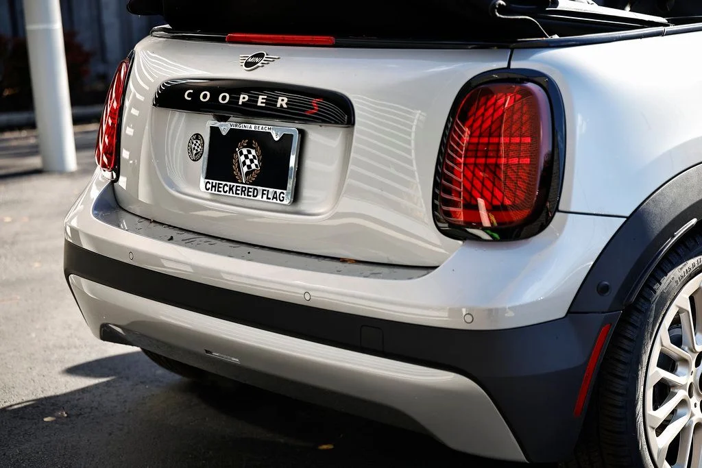 New 2026 Silver MINI Iconic image 8