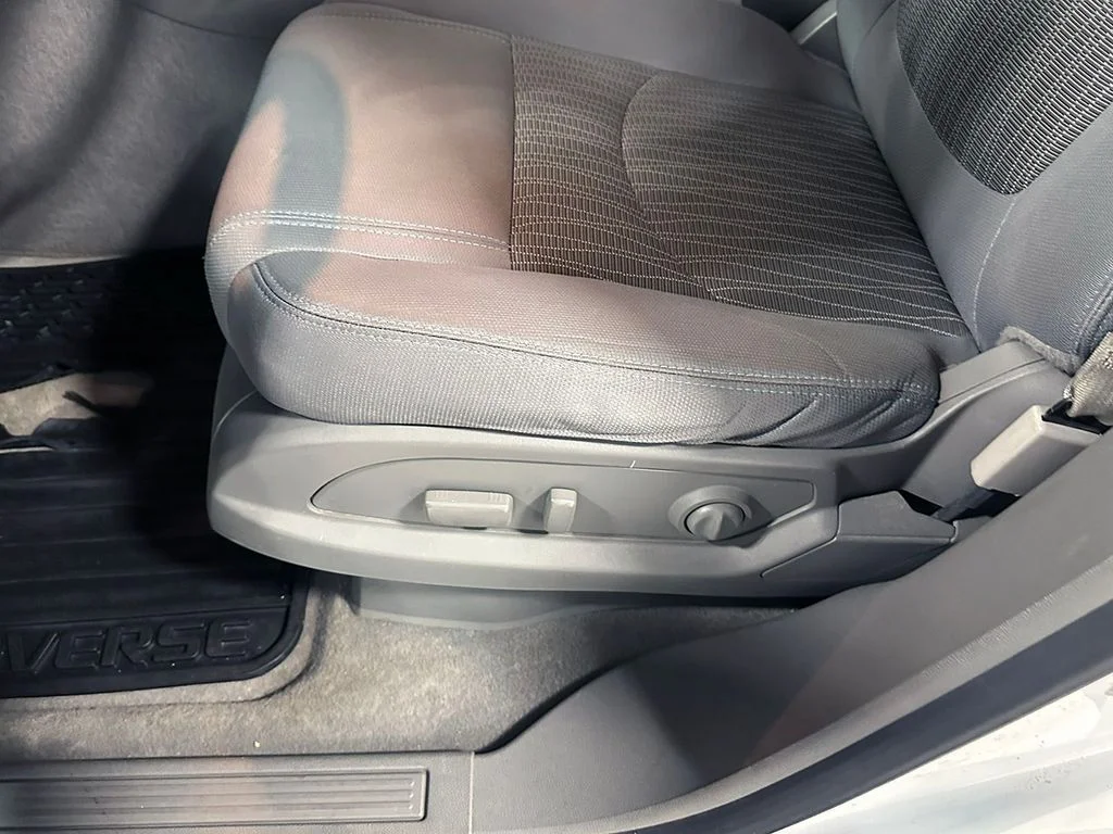 Used 2017 White Chevrolet LS image 21