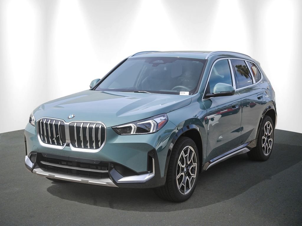 New 2026 Cape York Green Metallic BMW xDrive28i image 3