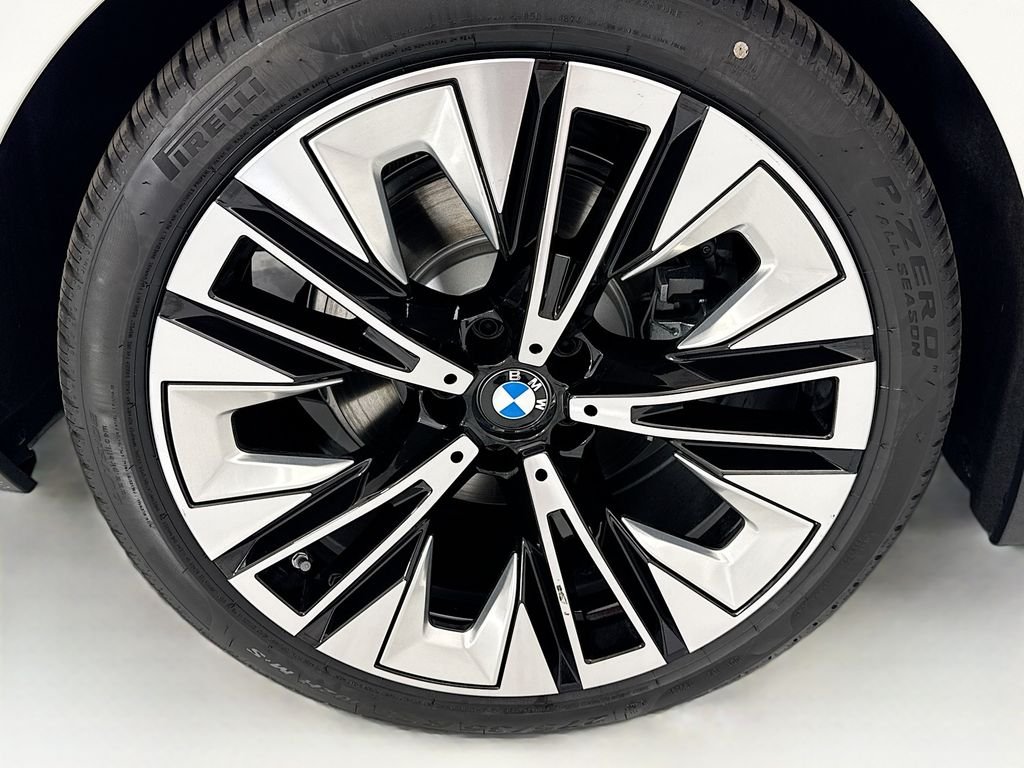 Used 2026 White Metallic BMW 530i image 32