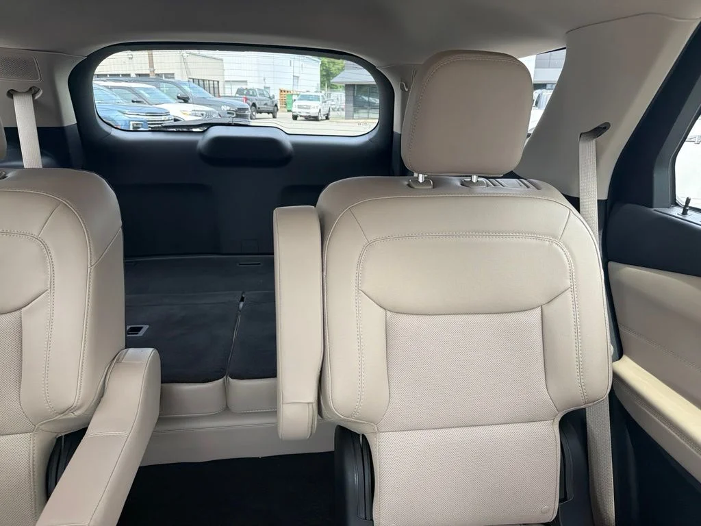 Used 2023 White Ford Limited image 15