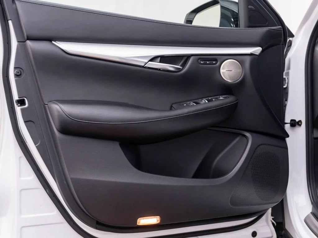 Used 2019 White INFINITI ESSENTIAL image 13