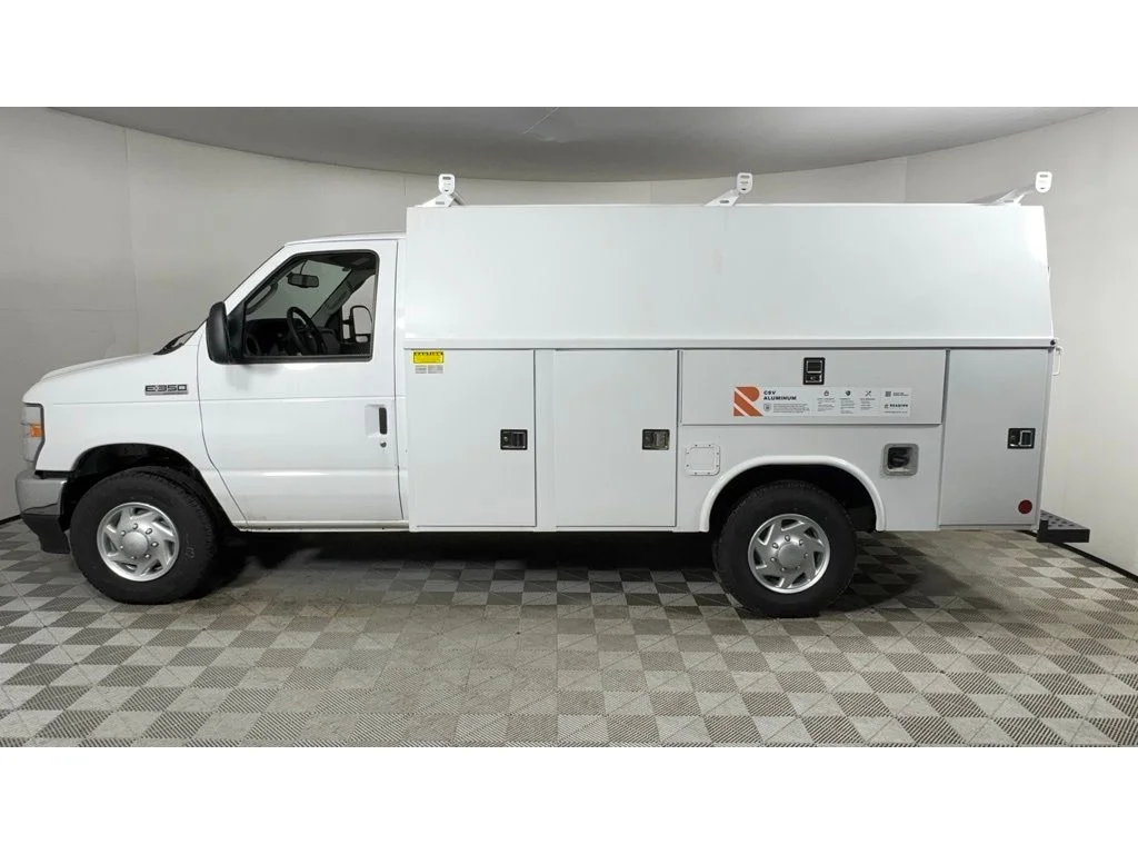 New 2025 Oxford White Ford E-350 SRW image 27