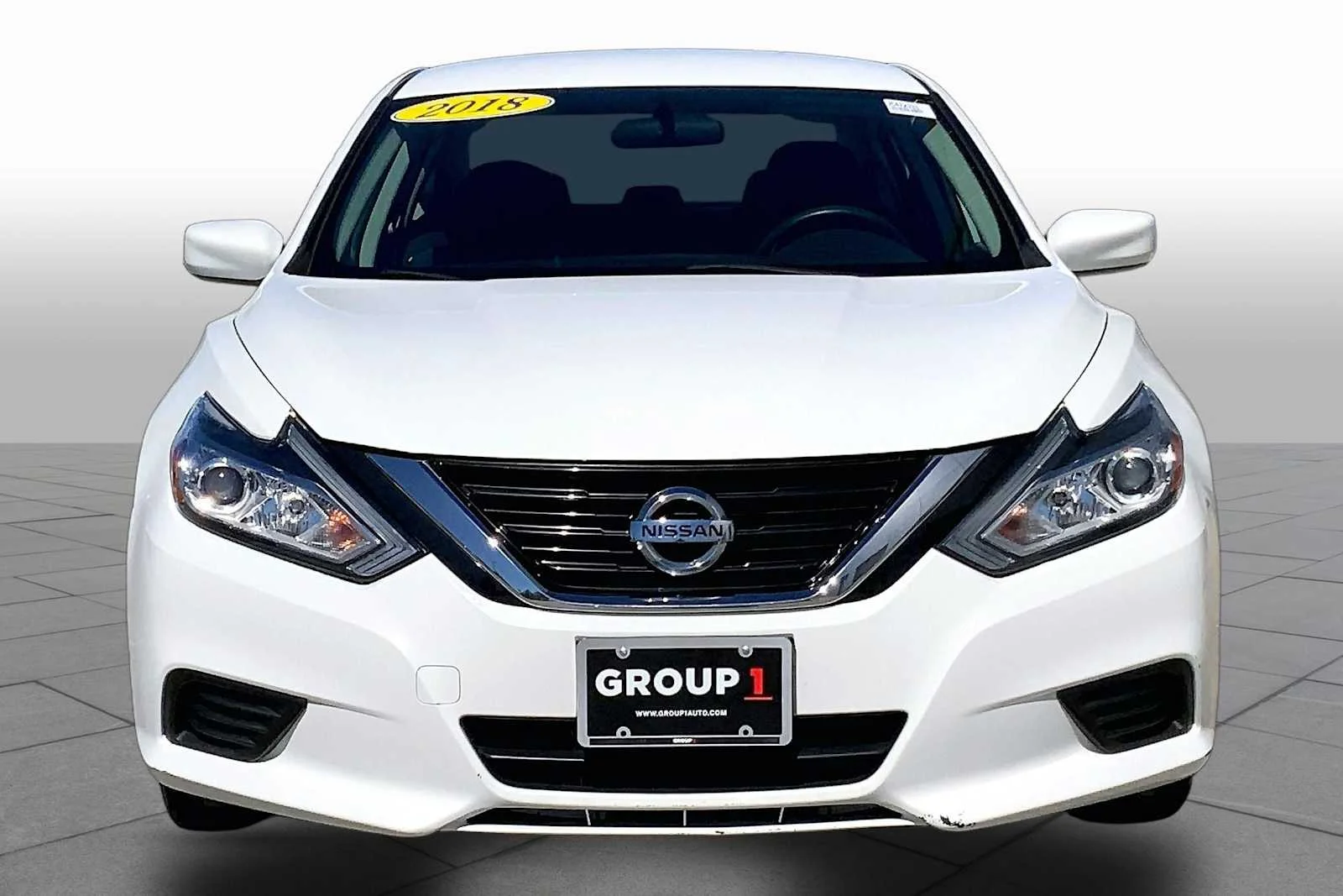 Used 2018 Glacier White Nissan 2.5 S image 4