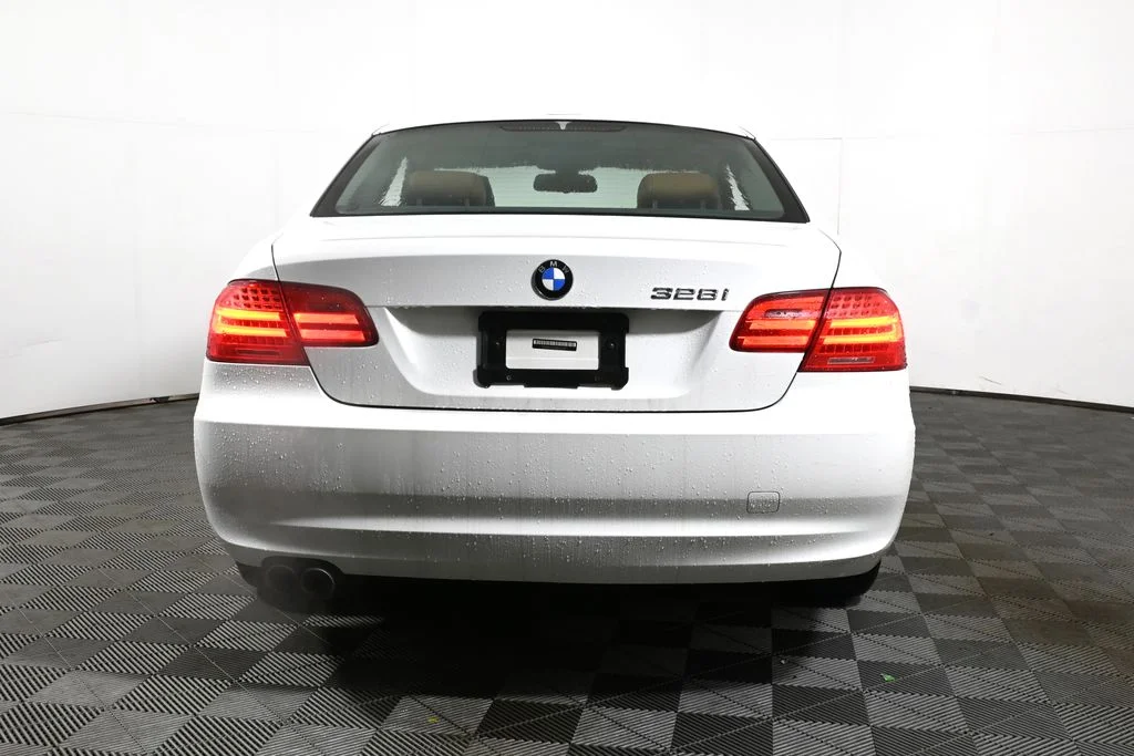 Used 2011 White BMW 328i xDrive image 10