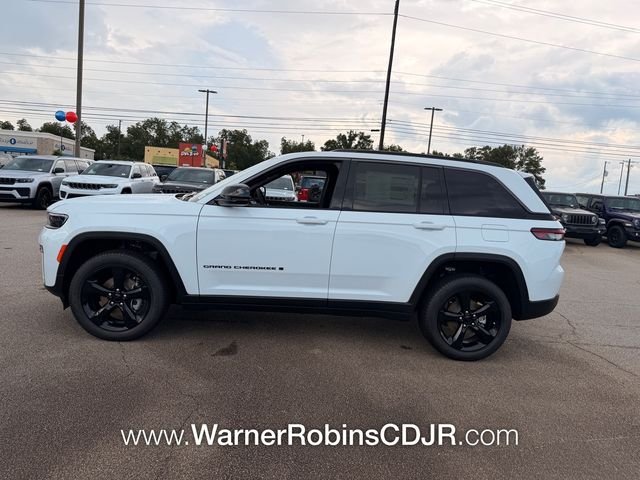 New 2026 Bright White Clear-Coat Exterior Paint Jeep Limited image 4