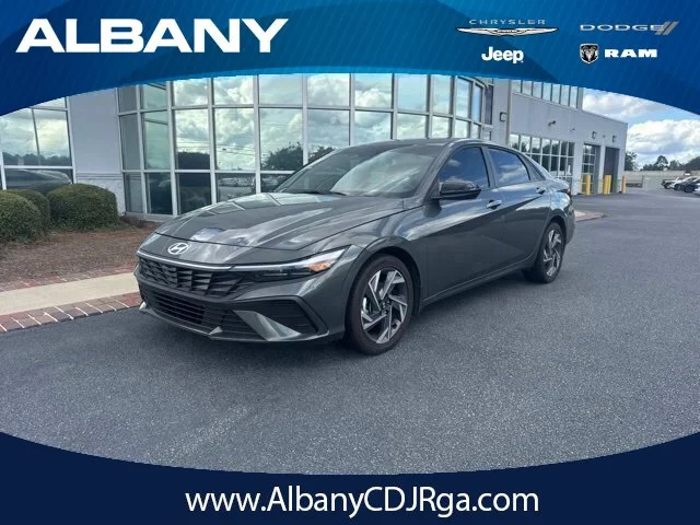 Used 2025 Gray Hyundai SEL Sport image 1