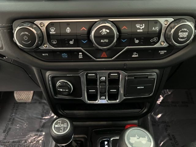 Used 2025 Crystal Metallic Jeep Sahara 4xe image 34