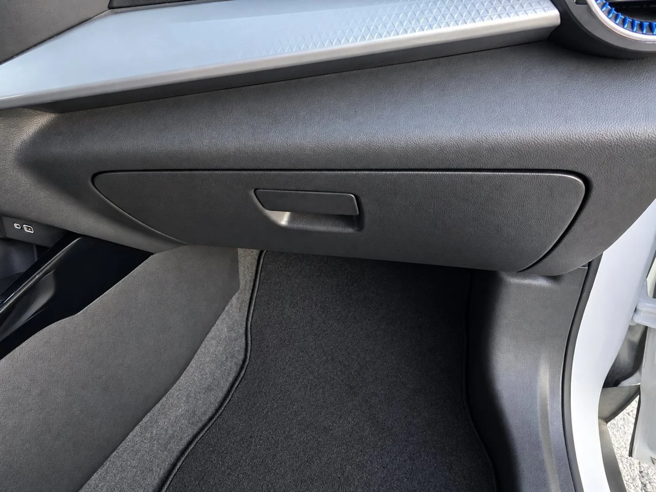 Used 2024 Summit White Chevrolet LT image 31