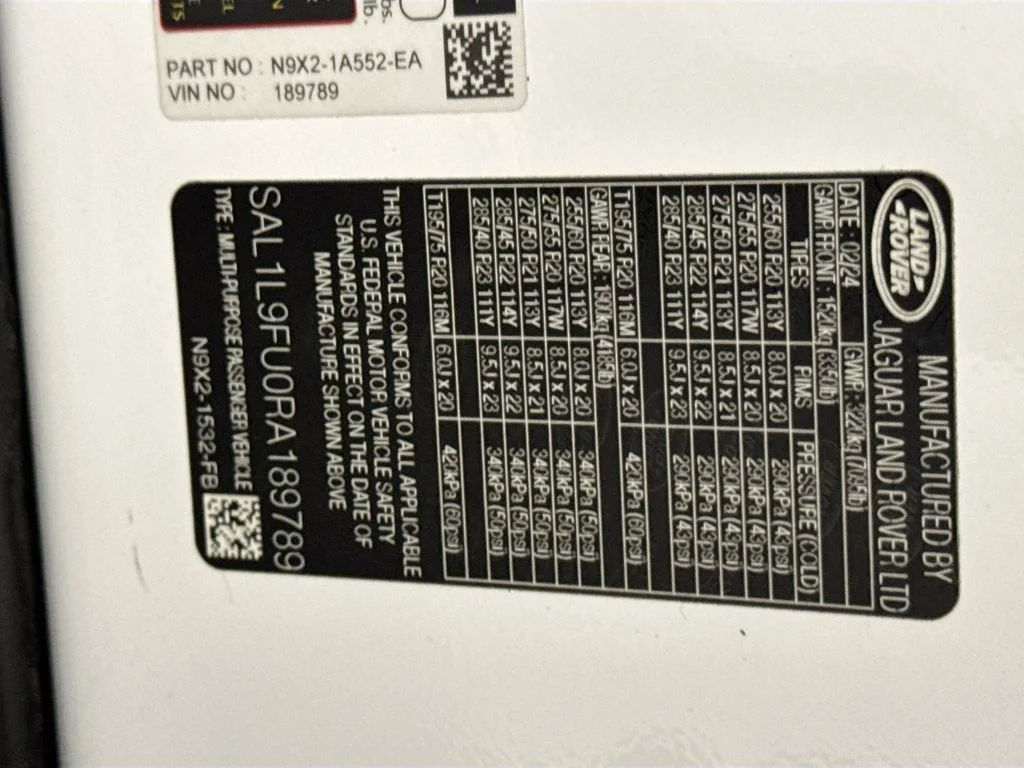 Used 2024 White Land Rover Dynamic SE image 33
