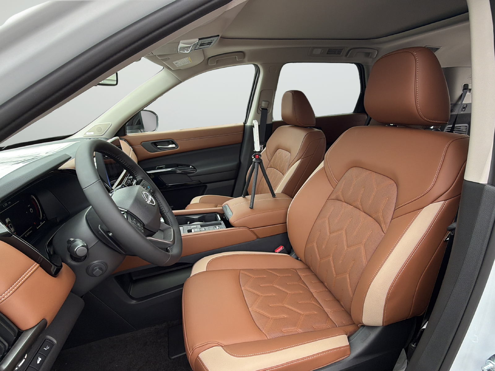 New 2026 White Nissan Platinum image 33
