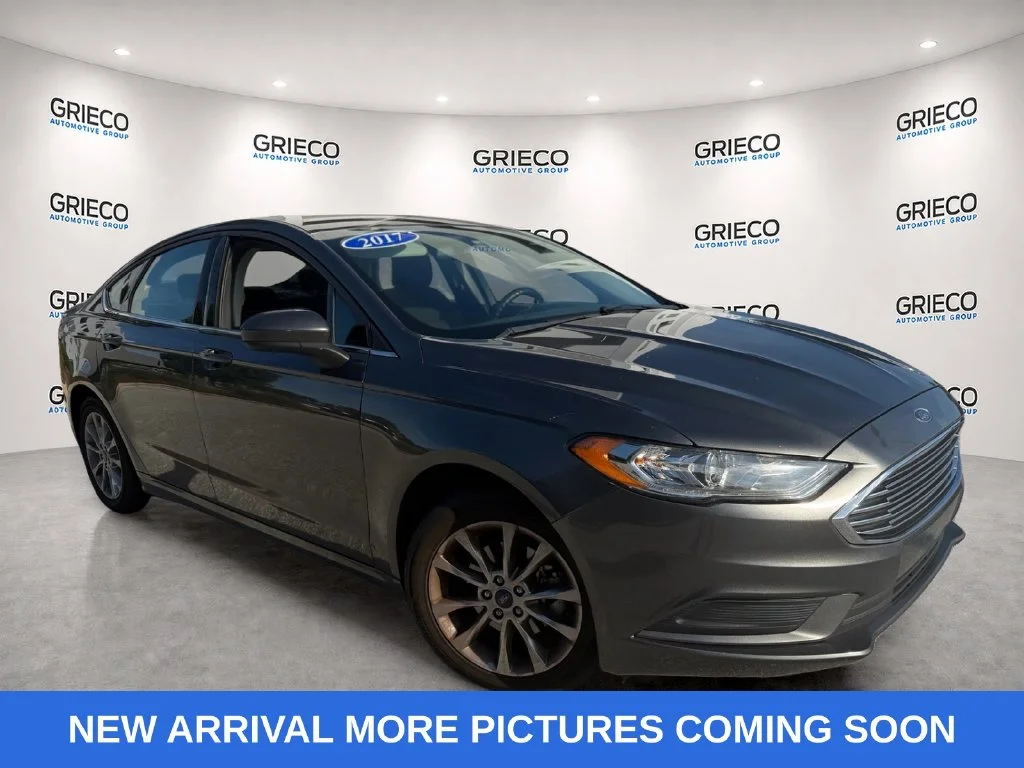 Used 2017 Gray Ford SE image 1